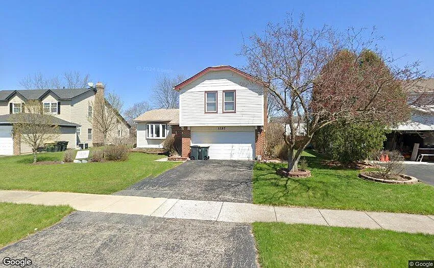 1257 Spring Valley Dr photo 1