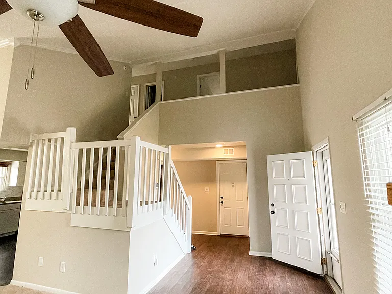 916 Appleby Ct — Photo 5