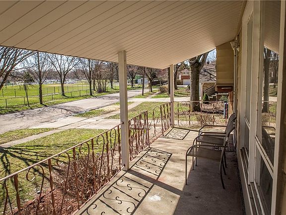 5th image of 472 Clearbrook Dr