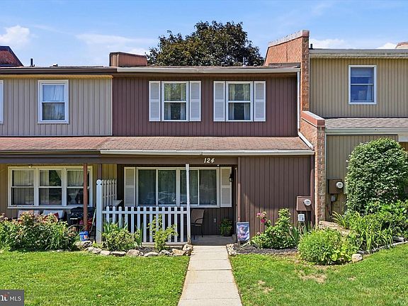 2nd image of 124 Argyll Ct #56