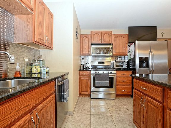 3rd image of 12033 S Prairie Dr