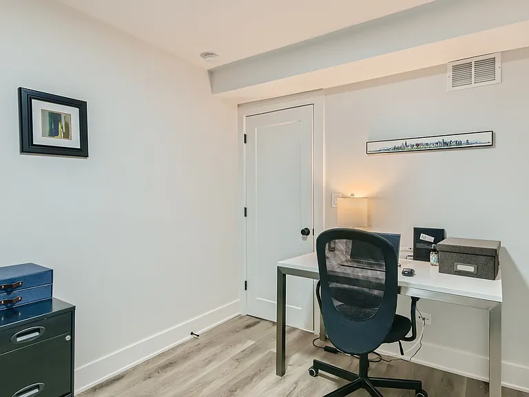 1351 W Balmoral Ave #G — Photo 18