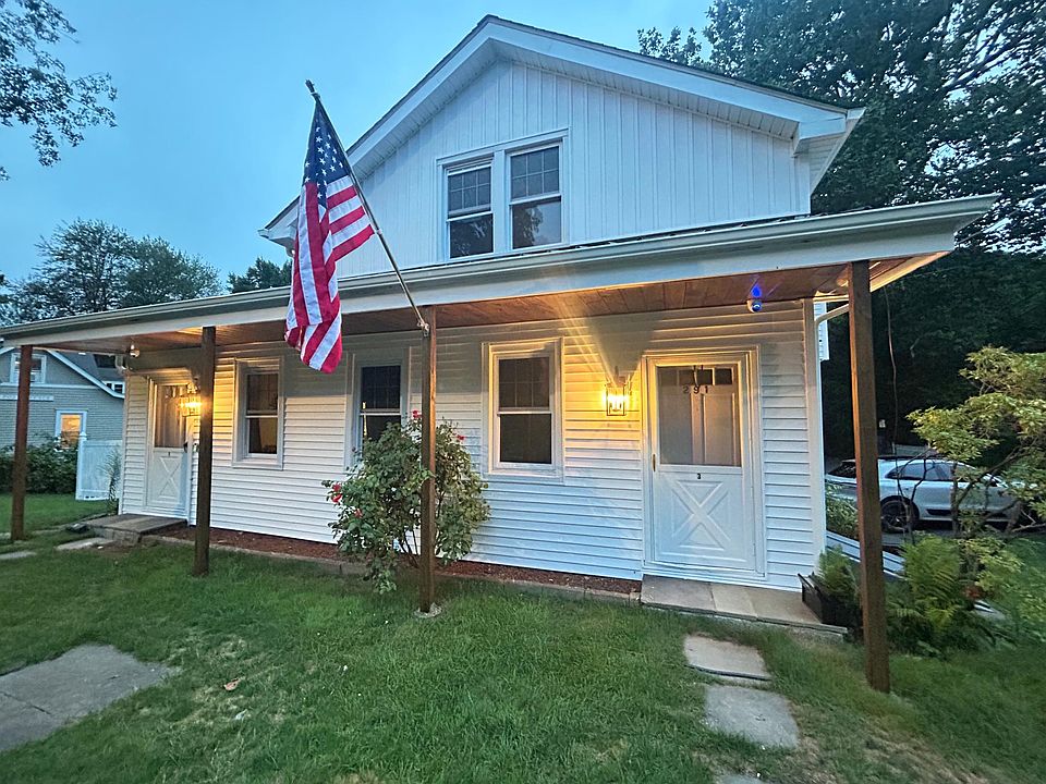 Front of the House, Private entrance on right.