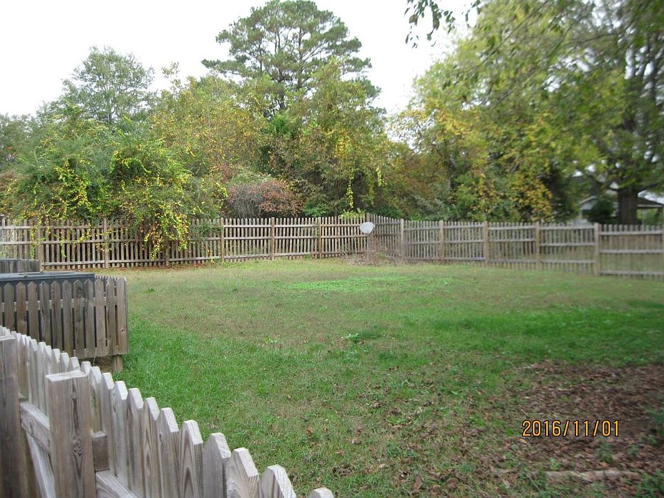 Extra lot for a huge backyard.