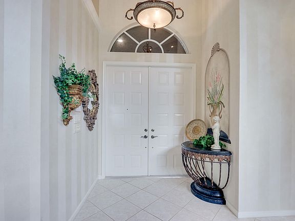 5th image of 10779 Greenbriar Villa Dr