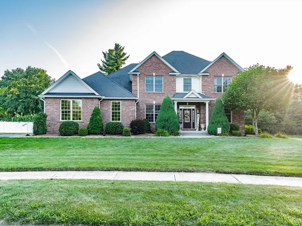 32 Harvest Moon Ln, Westfield, MA 01085