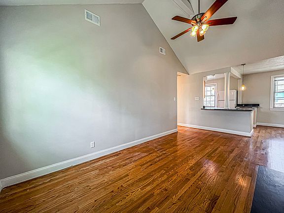 5th image of 2513 Arlington Blvd APT 201)