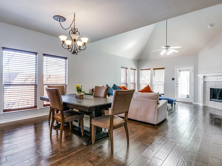 7801 Riverwalk Trl — Photo 5
