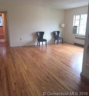 Wonderful and convenient location on Yale shuttle!