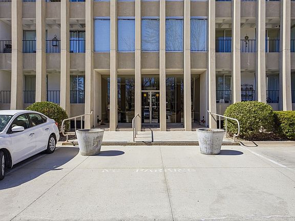 2nd image of 2222 1st Ave NE APT 301