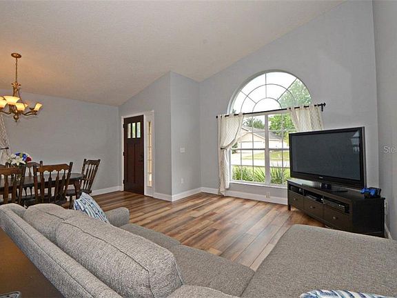 4th image of 1046 Corkwood Dr