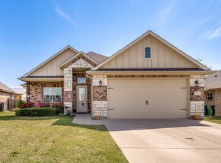 9 S Highland Dr, Sanger, TX 76266