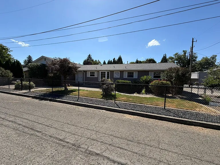 550 Carlson Dr — Photo 31