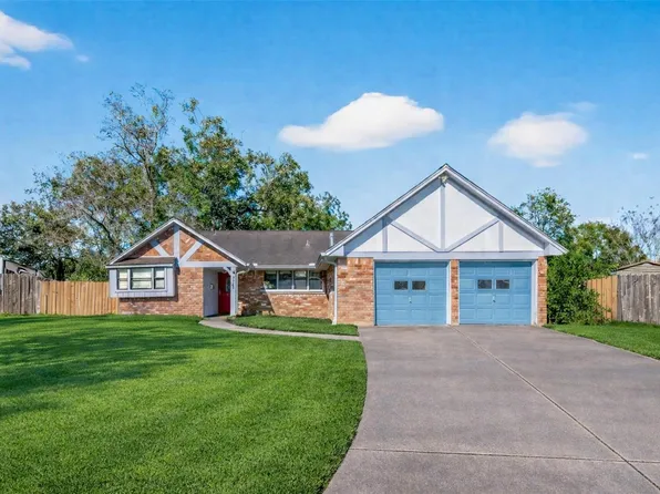 5703 Woodville Ln, Pearland, TX 77584