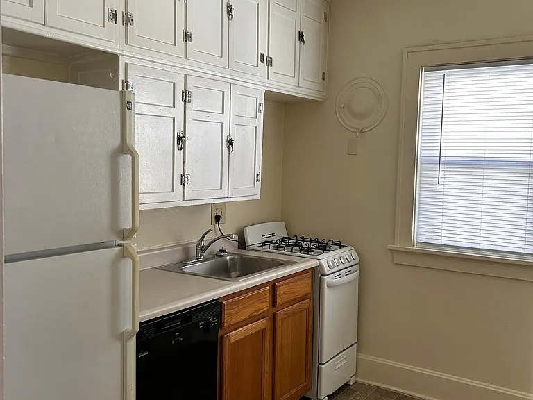 2405 Ohio Ave — Photo 2