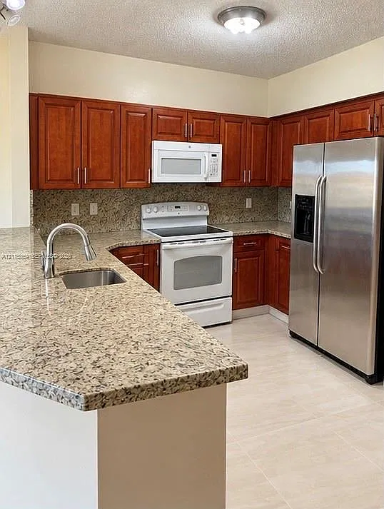 Towngate Condo Three — Photo 3