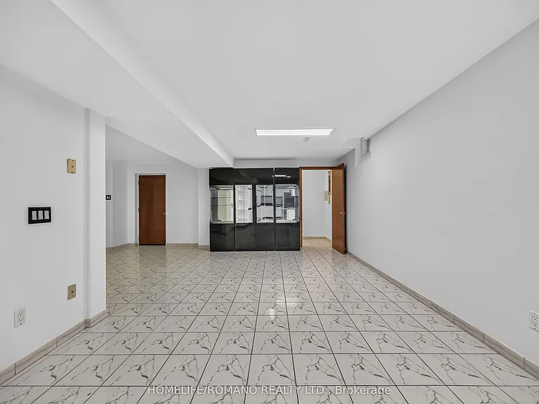 61 Gas Light Cres #BASEMENT — Photo 13