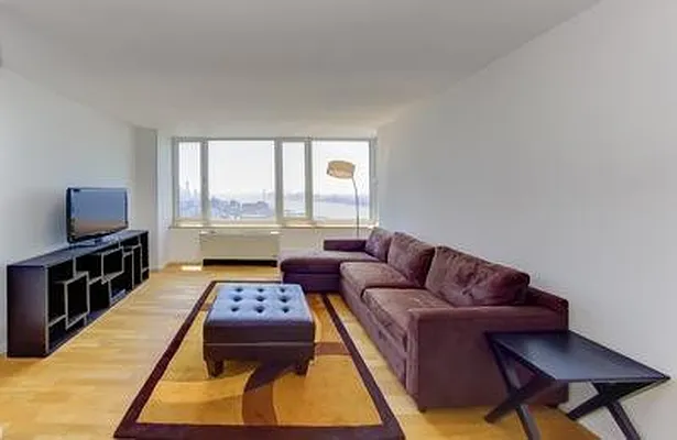 Sold by (Legacy) Elegran | media 2