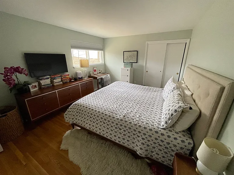 178 Beethoven Ave #- — Photo 9