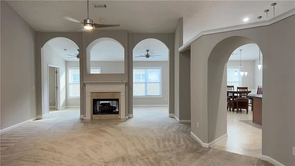 4 bed, 2.0 bath, 2923 sqft, $2,500 — Photo 3