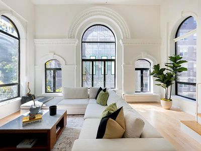 242 E 7th St, New York, NY, 10009