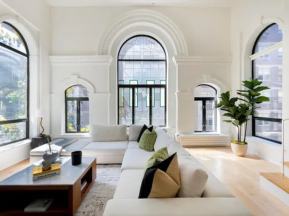 242 E 7th St, New York, NY 10009