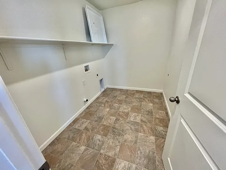 350 Miramar Dr — Photo 21