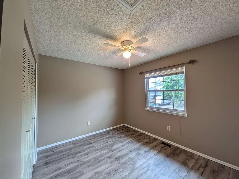 2128 Beacham Dr — Photo 10