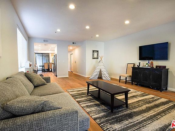 3rd image of 1935 Malcolm Ave APT 101