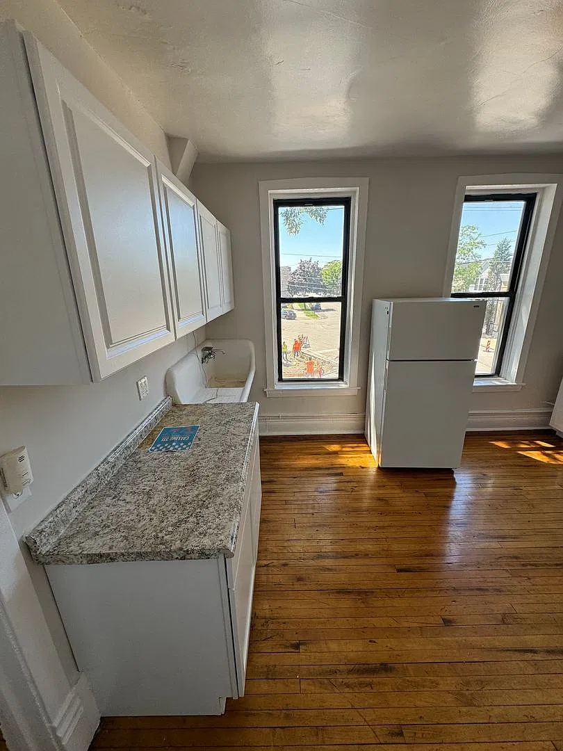 2065 Coulter St & 2409-11 S Hoyne Ave — Photo 4