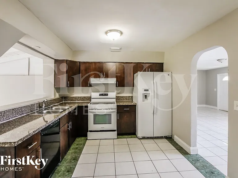 7171 SW 10th Ct — Photo 5