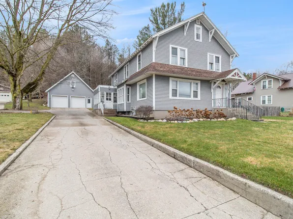 4877 1st St, New Era, MI 49446