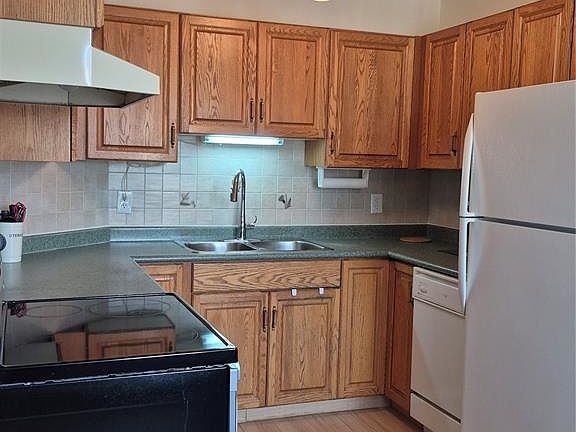 3rd image of UNIT 102-3220 33rd STREET W