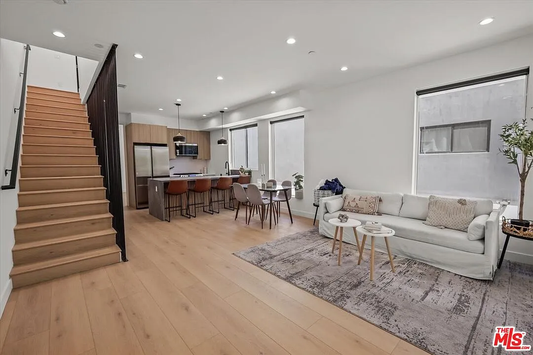 3 bed, 3.0 bath, 1800 sqft, $5,495 — Photo 1