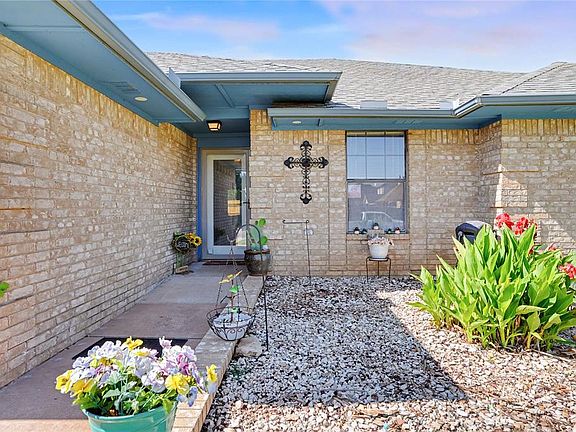 2nd image of 305 Mallard Cir