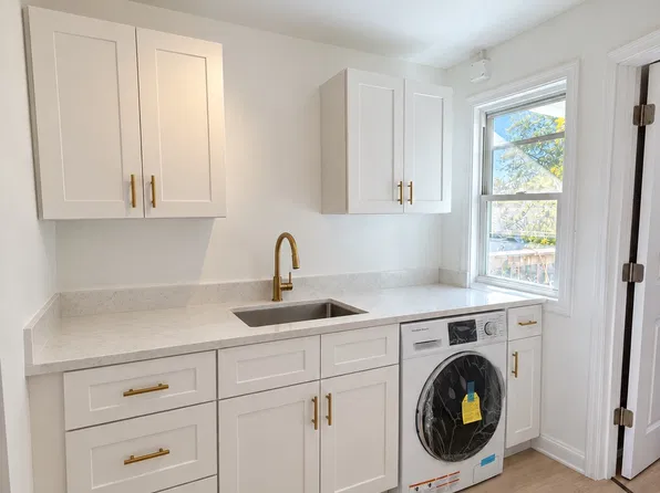 180 Beech St APT 3, Manchester, NH 03103