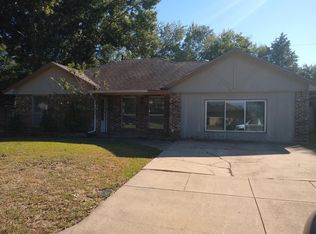 1605 S Bent Tree Trl, Grand Prairie, TX 75052