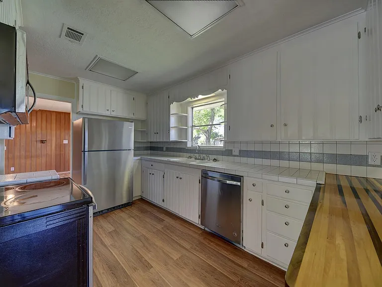 415 Silliman St — Photo 6
