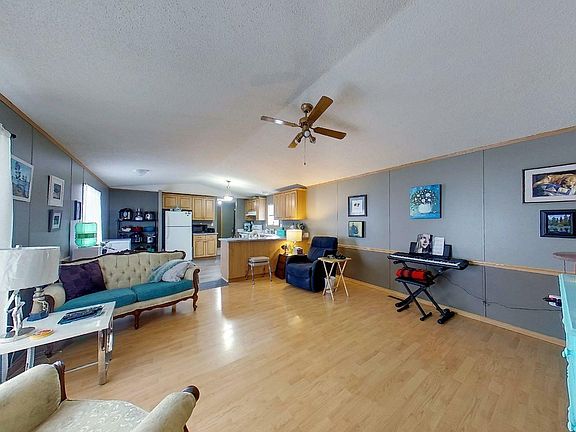 2nd image of 120-812 6th Ave SW #120