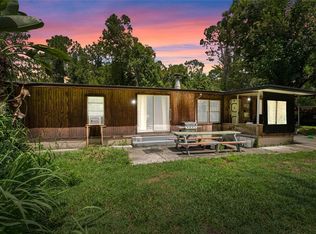 1099 Bee Ln, Geneva, FL 32732