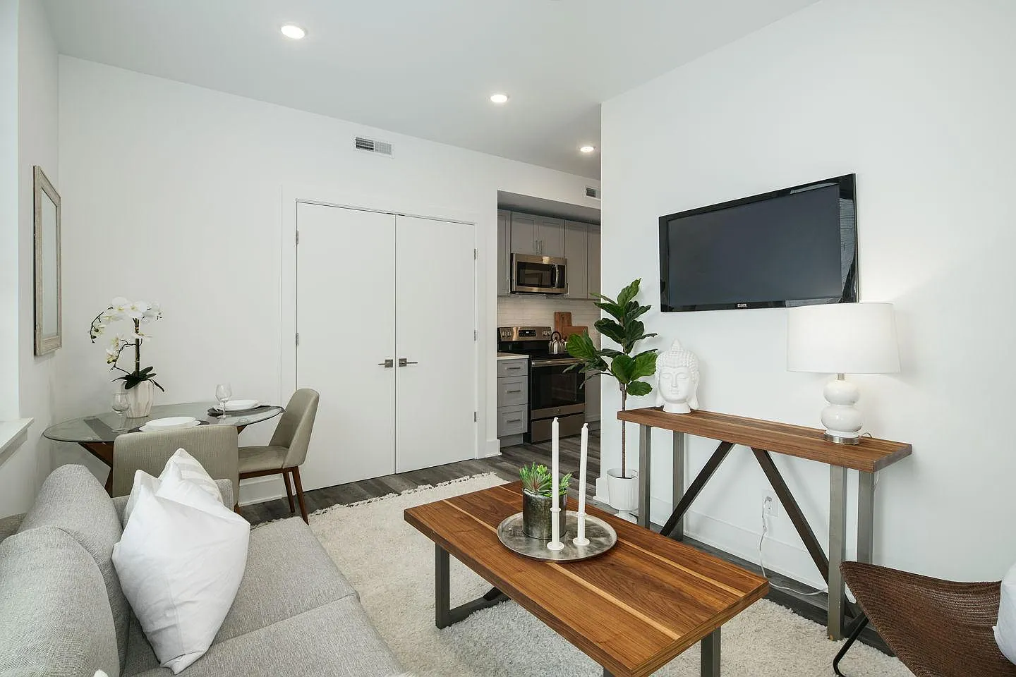 1245 Ridge Avenue — Photo 3