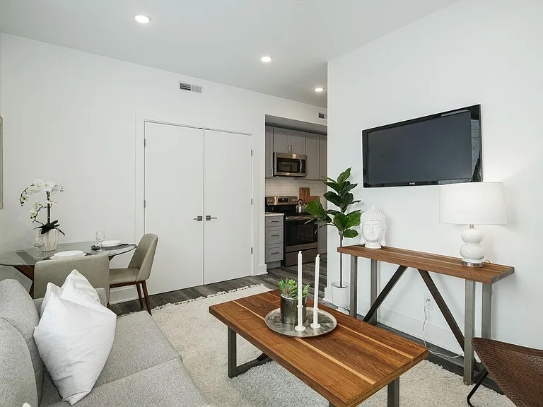 1245 Ridge Avenue — Photo 3