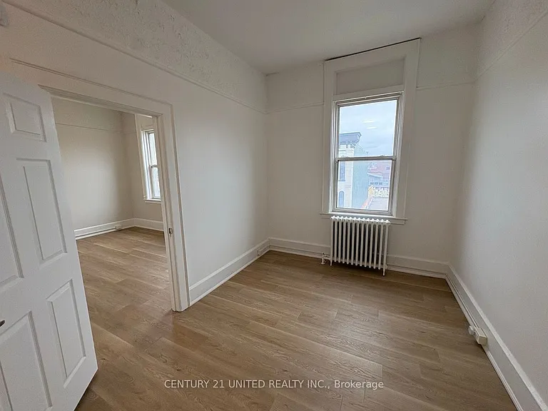 172.5 Hunter St W #4 — Photo 4