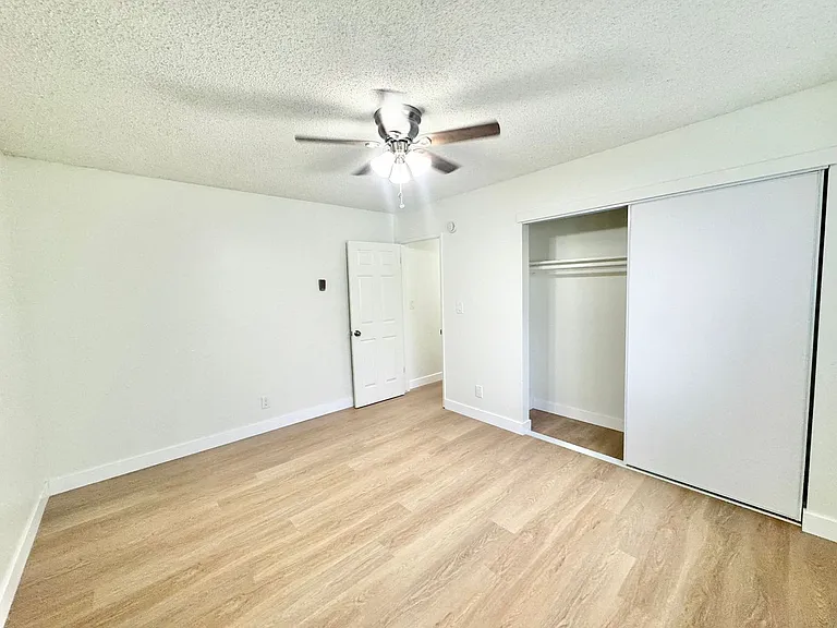 Benton Apartments — Photo 11