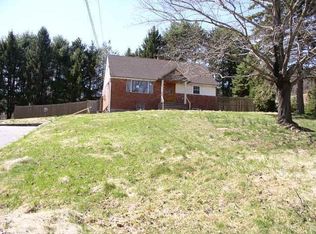 7 Petersburg Rd, Hackettstown, NJ 07840