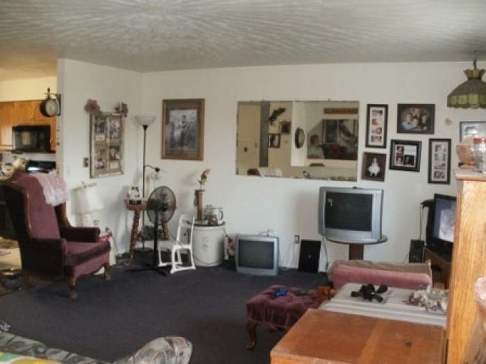 2nd image of 244 SW Kansas St