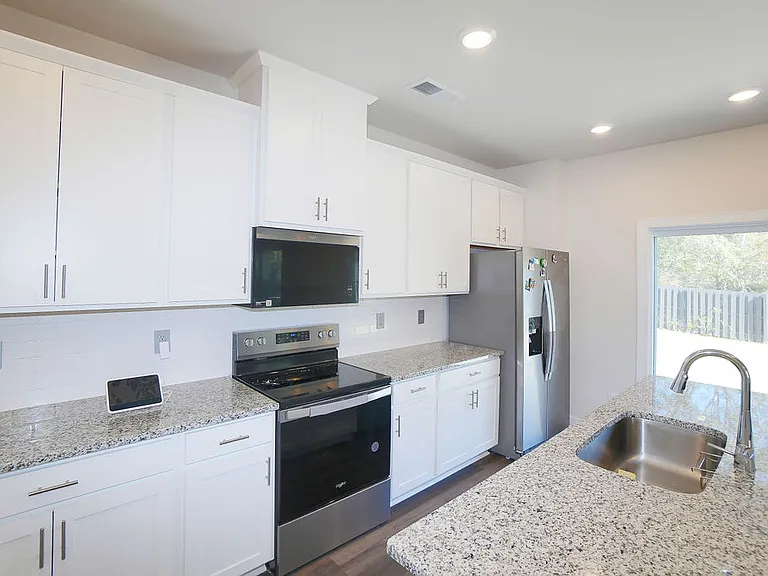 221 Alden Ct — Photo 12