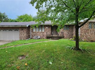 945 N Oakland Ave, Decatur, IL 62522