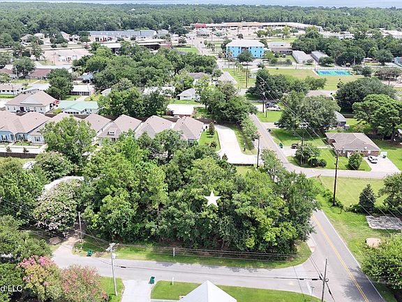 3rd image of Demontluzin Ave