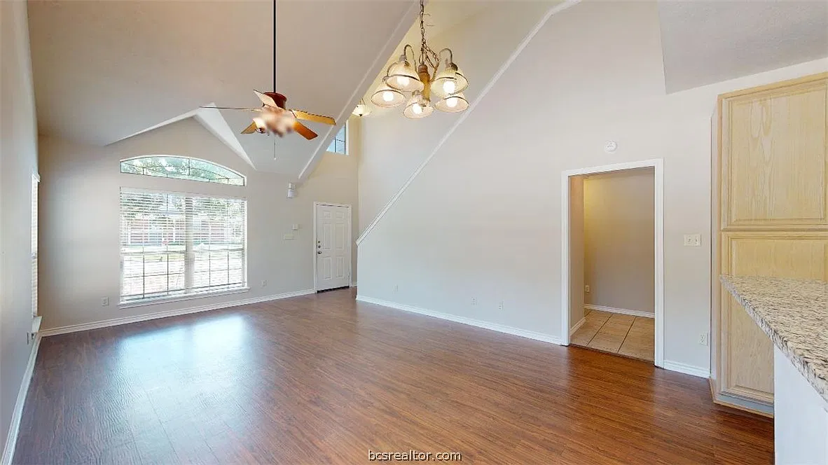 5 bed, 4.5 bath, 1598 sqft, $4,300 — Photo 4